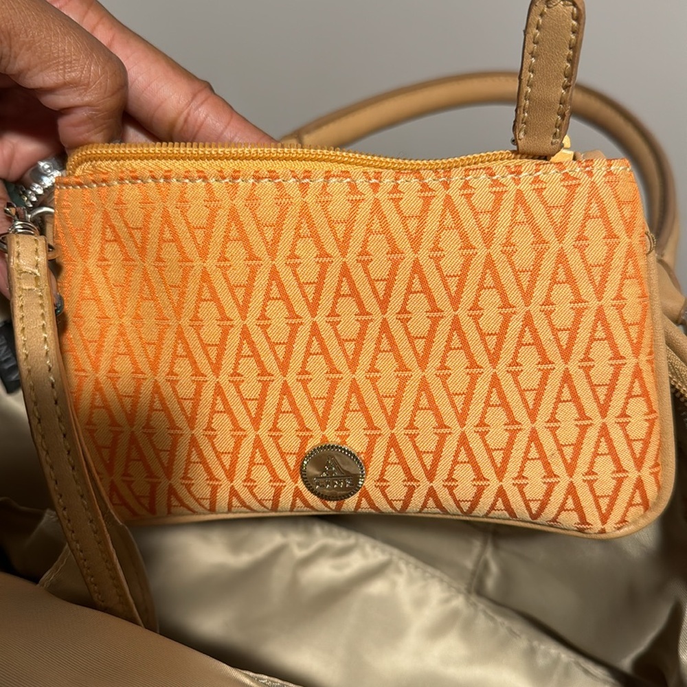 HANDBAG - Picture 7 of 9